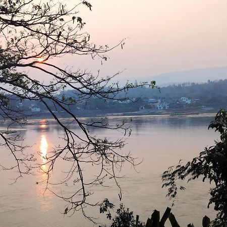 Somewhere Over The River Ban Houayxay Buitenkant foto